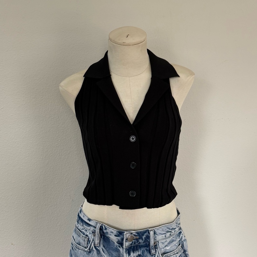 black collared crop top